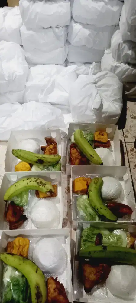 Warung kaki lima bongkar pasang