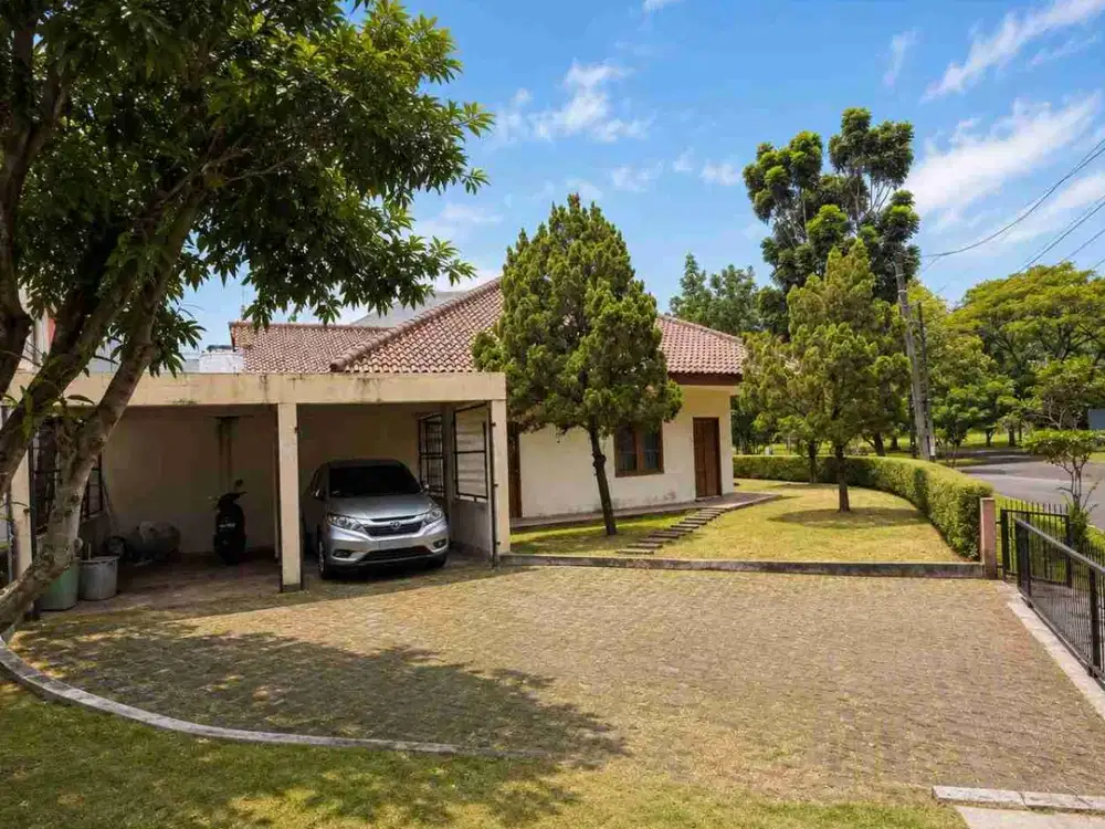 DIJUAL – Hunian Asri Halaman Super Lapang di BSD City