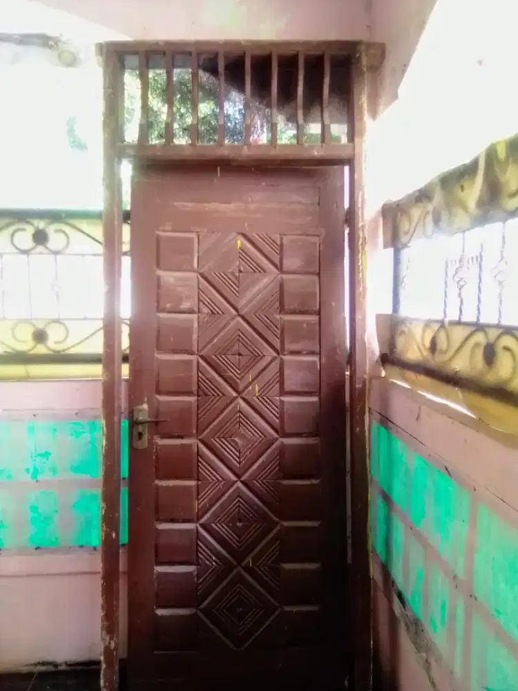 Kusen + Pintu Kayu Kamper Bekas 1 Set