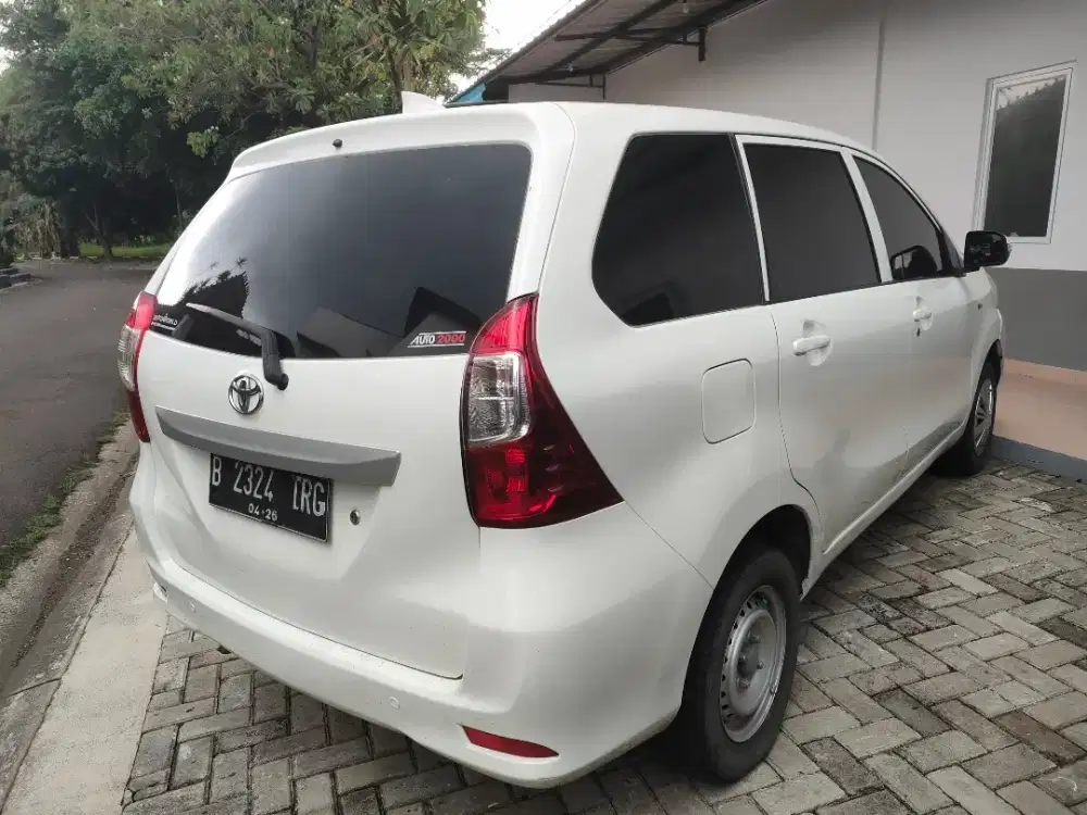 Toyota Avanza 1.3 E Manual 2021 warna putih elegan