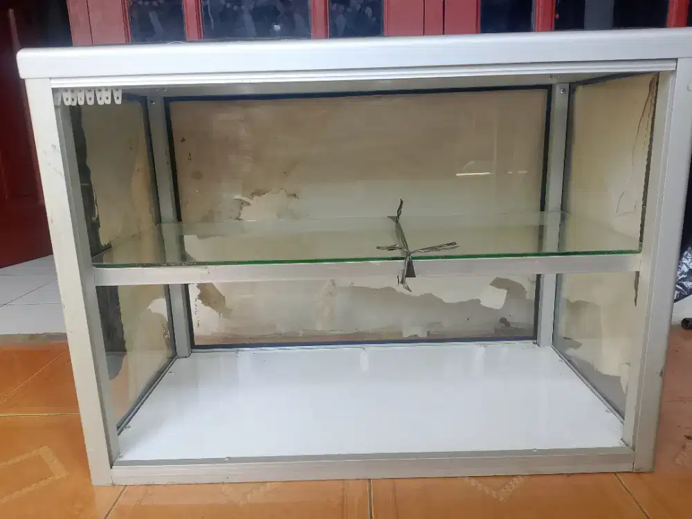 DIJUAL ETALASE BARU BELUM DIGUNAKAN