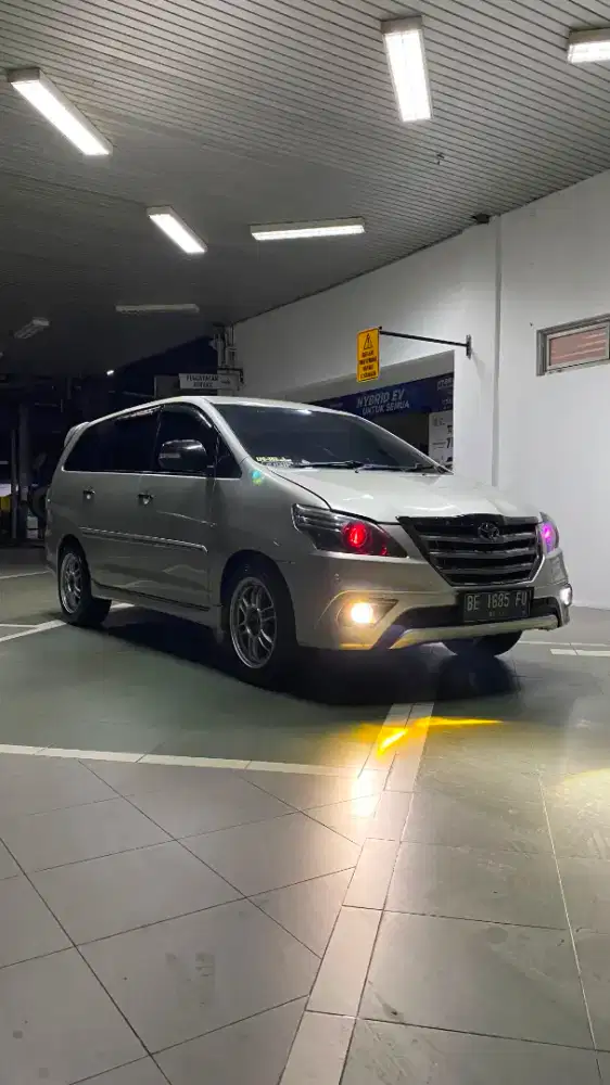 Kijang Innova V Matic Bensin 2012