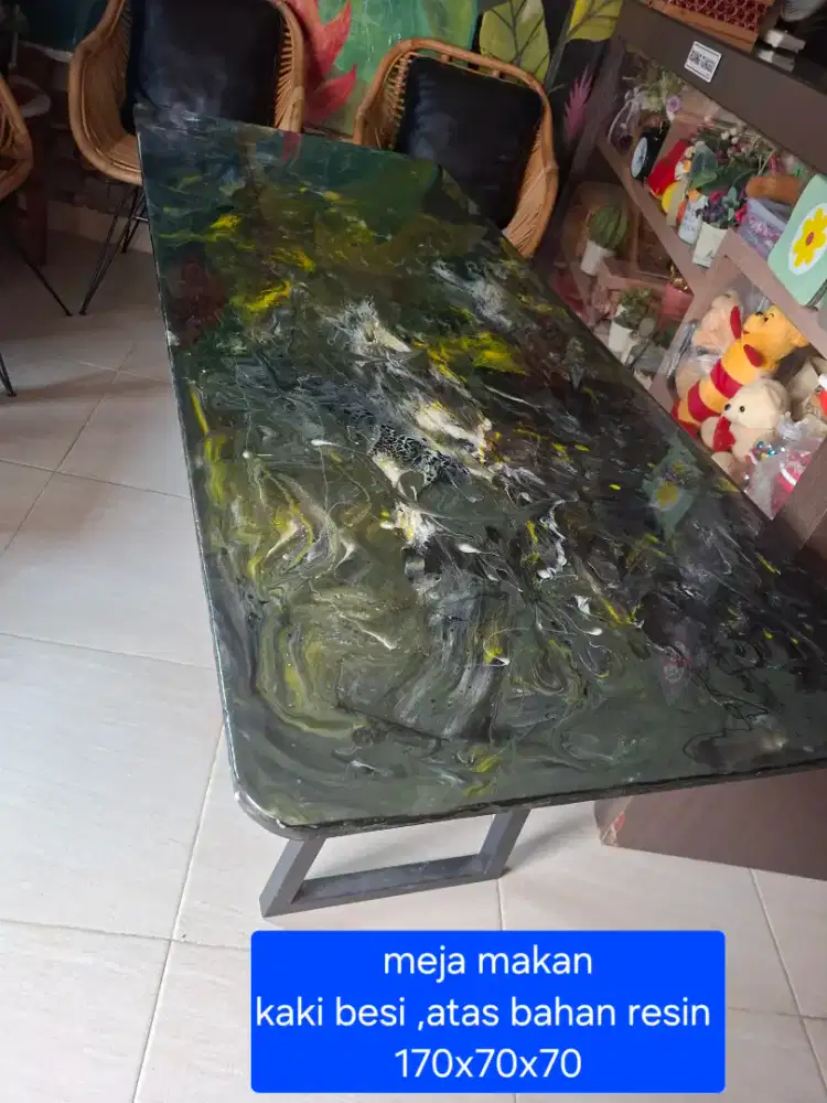 Meja serbaguna resin