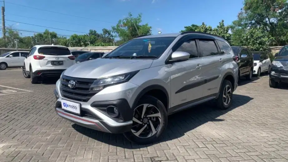 TDP 10 JT Toyota Rush 1.5 TRD Sportivo Bensin-AT Silver 2018