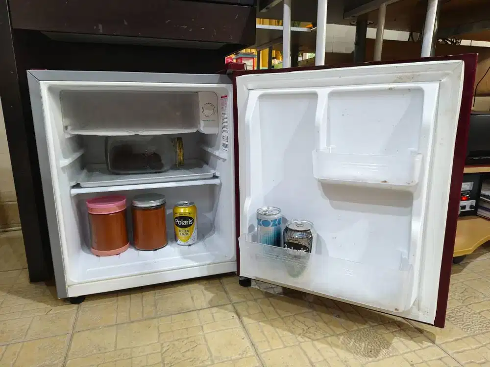 Kulkas Mini Bar Polytron PRH 51R