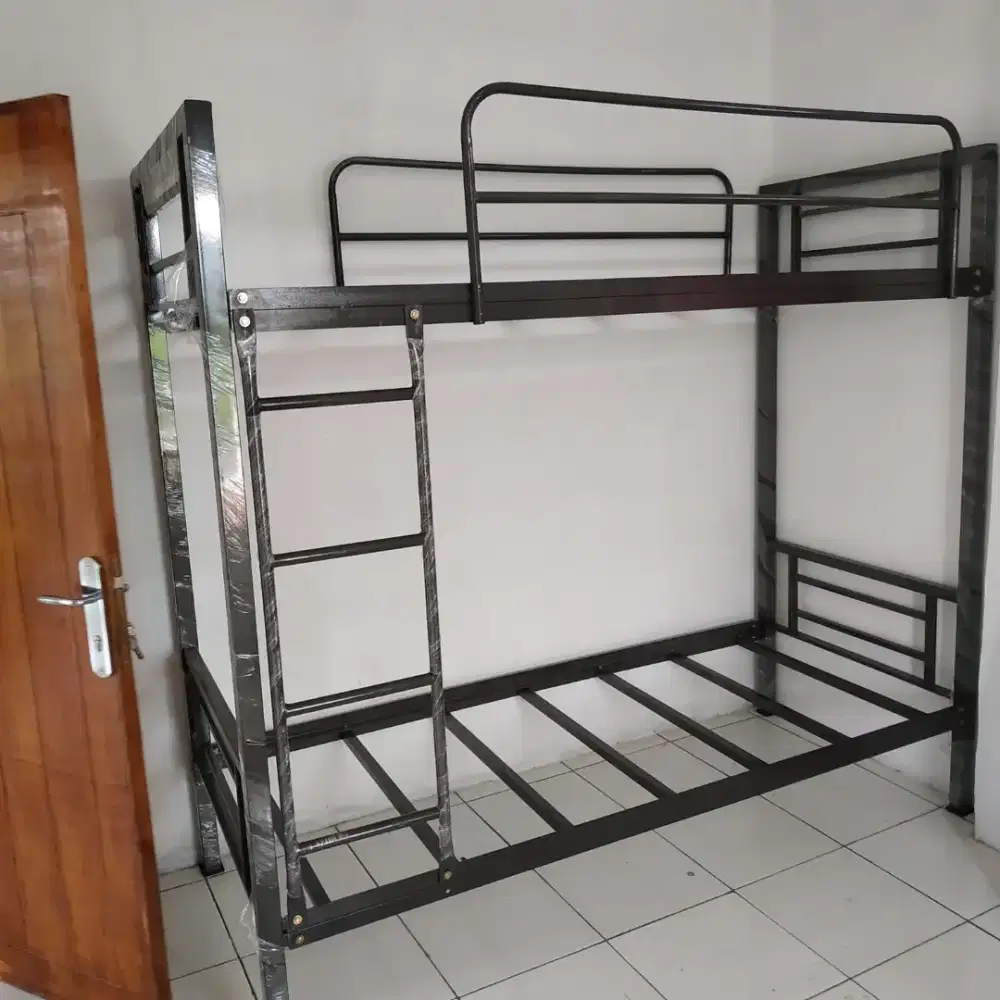 ranjang besi 2 susun ukuran 90×200 cm