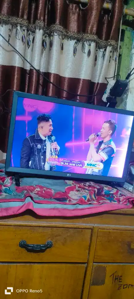 TV second merek LG