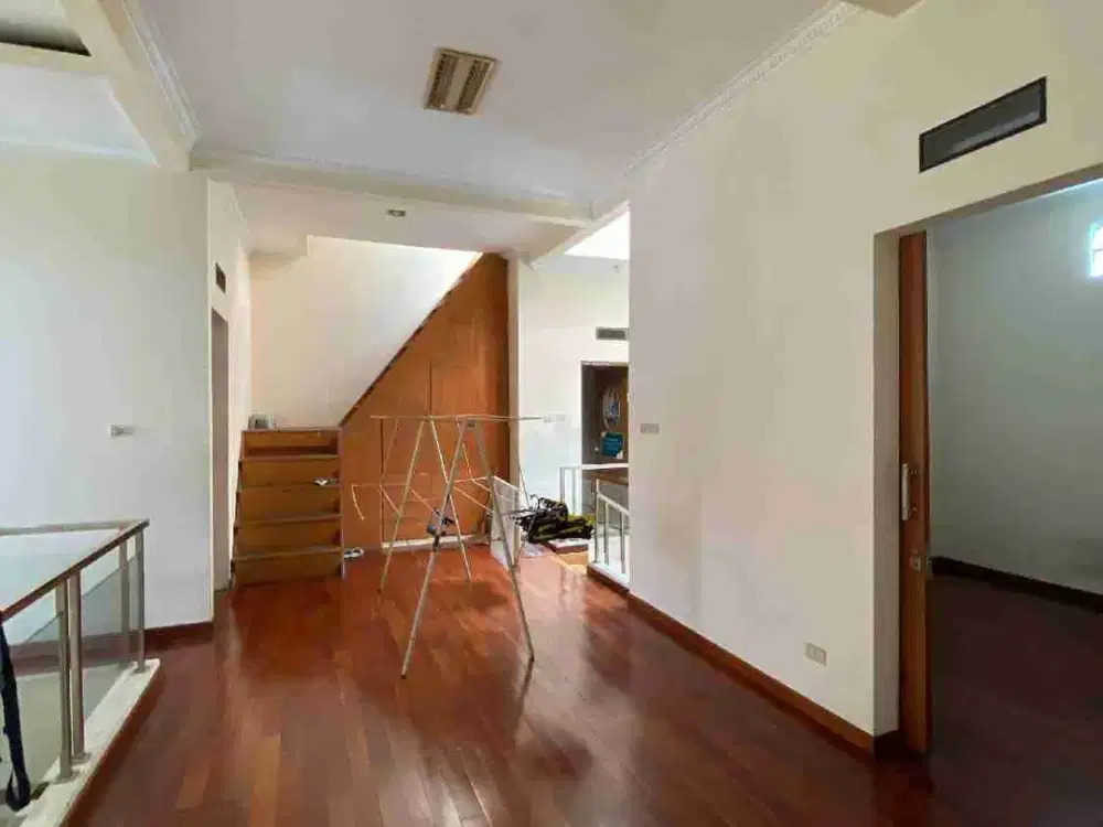 Dijual Cepat Rumah 3 Lantai Di Buah Batu Bandung