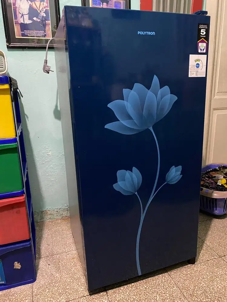 Di jual kulkas polytron