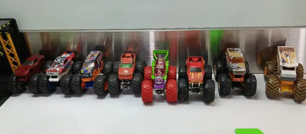 Diecast hot wheels monster truck