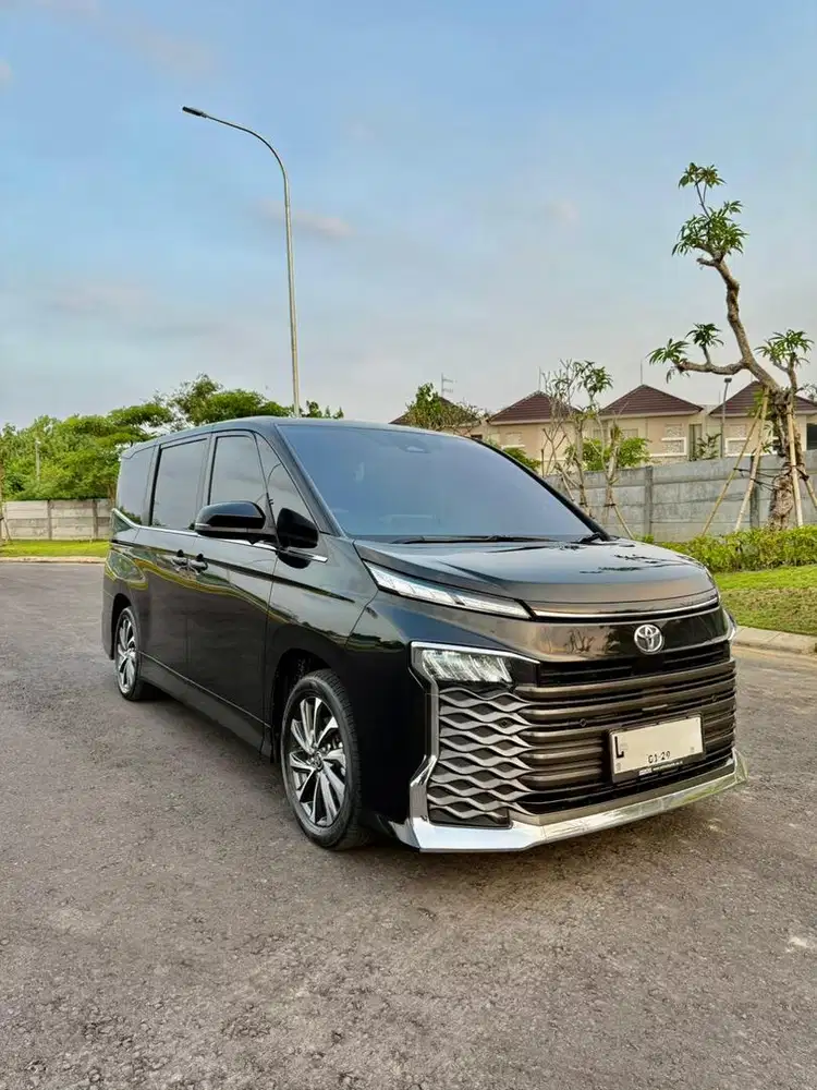 Toyota Voxy 2.0 R90 Pmk 2024. Matic. TSS. Istimewa.