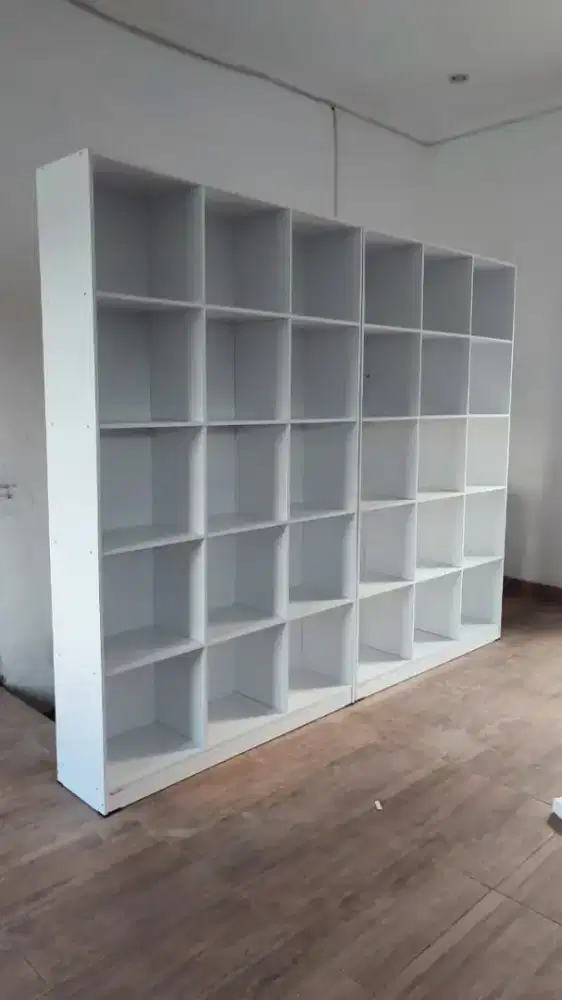 Rak buku serbaguna 15 kotak ukran ( P 120 L 30 T 200 cm