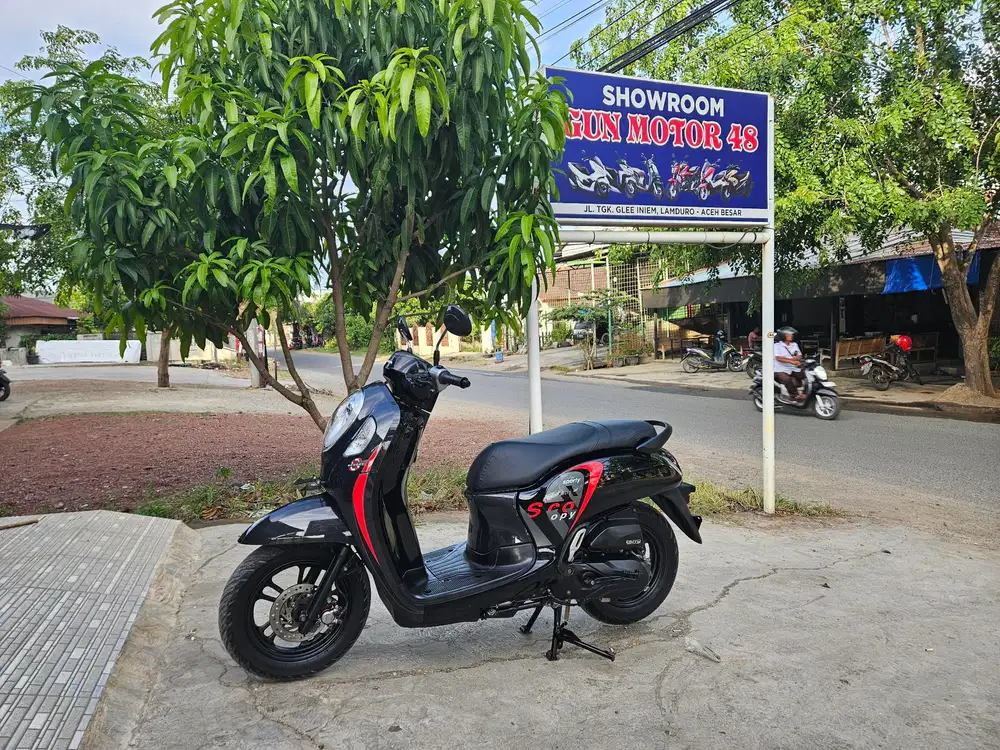 Di jual honda scoooy tahun 2021