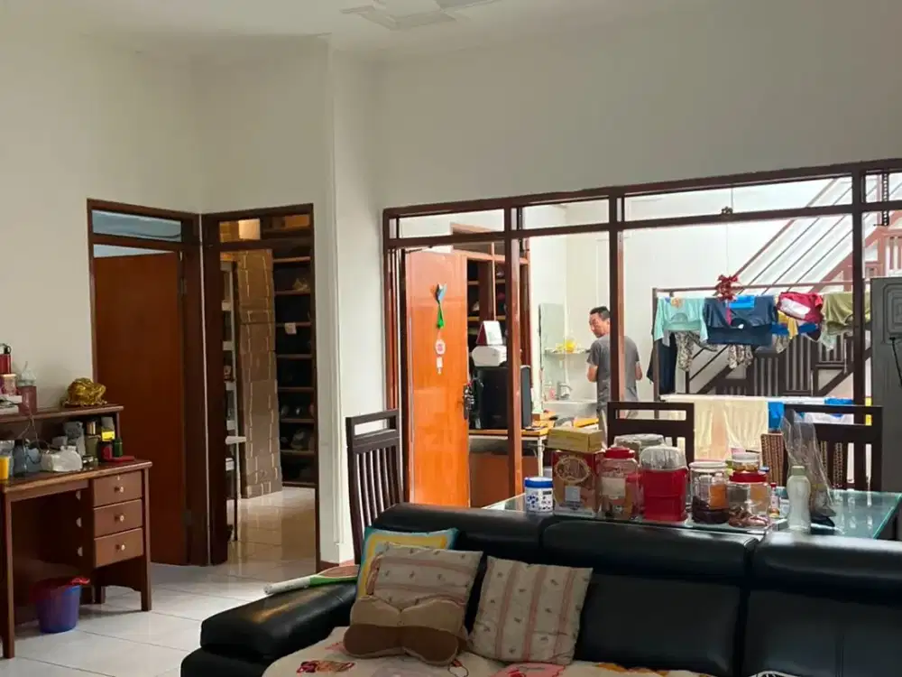 Rumah Strategis Tengah Kota Komplek Batu Mas
