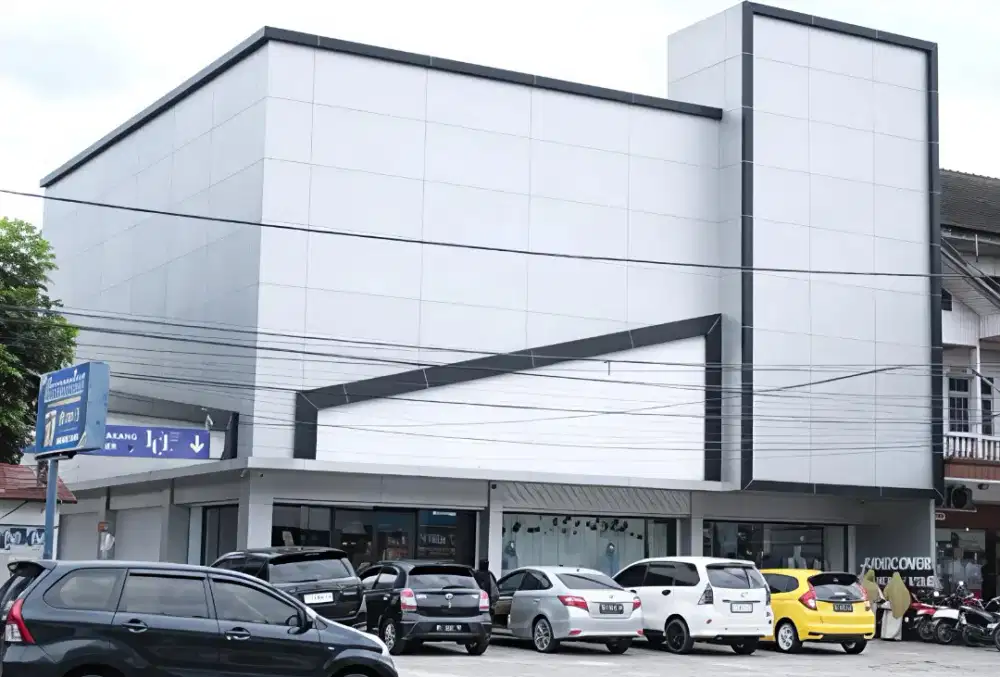 Ruko 3 Pintu 2 Setengah Lantai