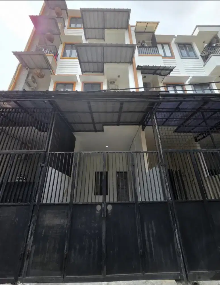 IP3168:  Rumah Strategis Jelambar Cocok Untuk Keluarga Kecil