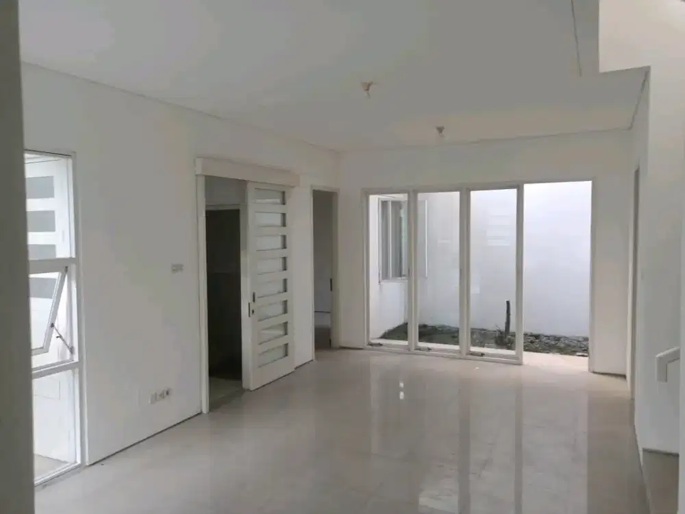 Disewakan Rumah 2LT Royal Residence Wiyung 4 Kamar LT120m LT 170m Dekat Pakuwon Mall Surabaya Barat