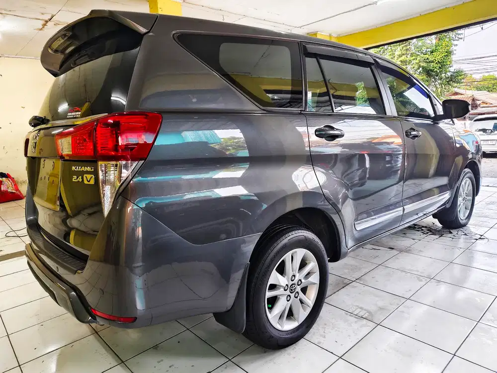 LW KM TOYOTA INNOVA 2.4 V LUX DIESEL AT 2017 MATIC SOLAR 2018 VENTURER