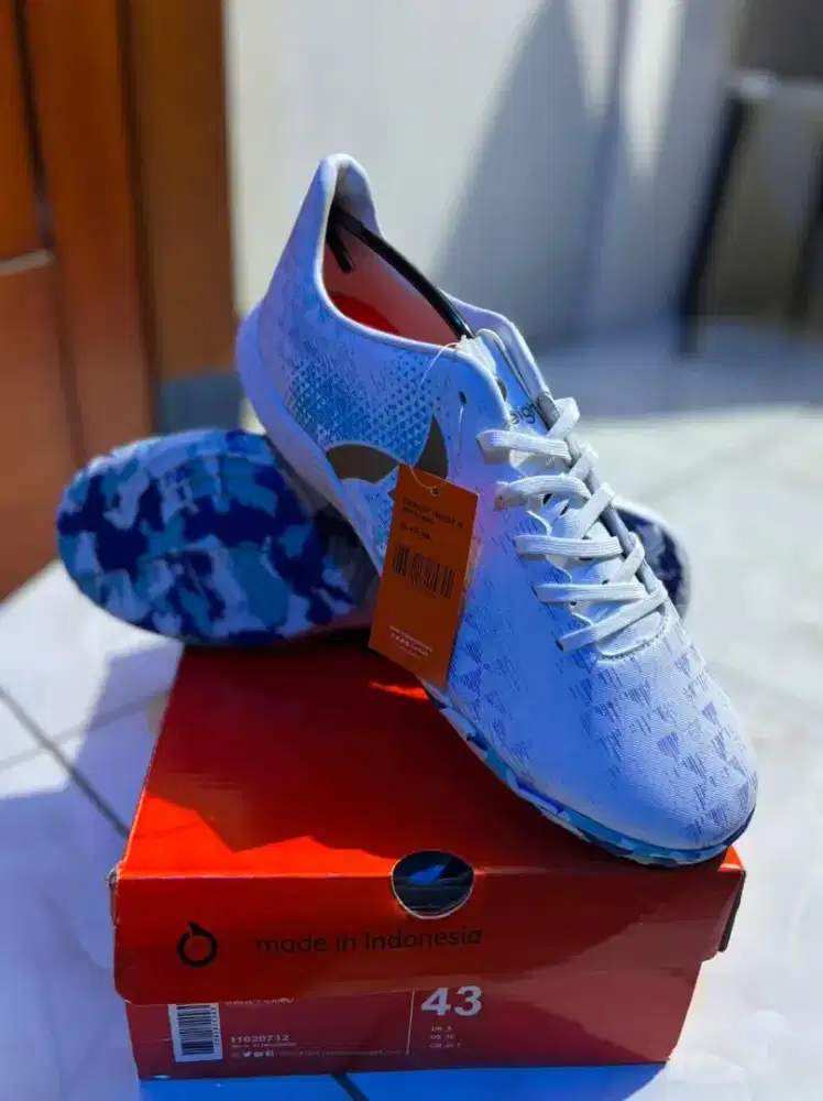 Sepatu futsal Ortus trident in