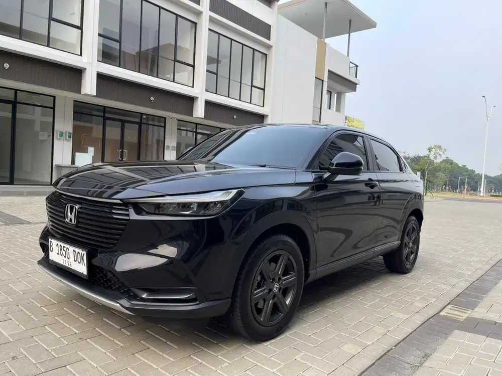 HRV E 2023 HITAM KM 40rb PAJAK PANJANG TANGAN PERTAMA GRESS LIKE NEW