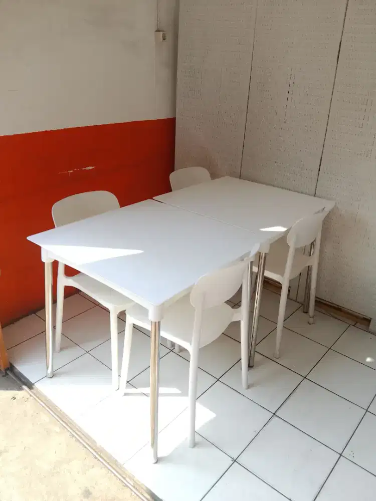 Meja Makan Set Cafe Resto Estetik Mondoware