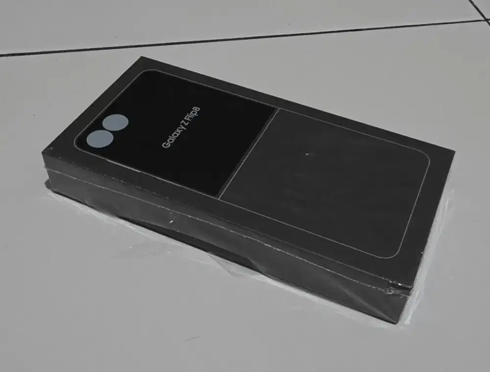 READY 1 unit only - Samsung Galaxy Z Flip8 Graphite 512 GB | 12 GB