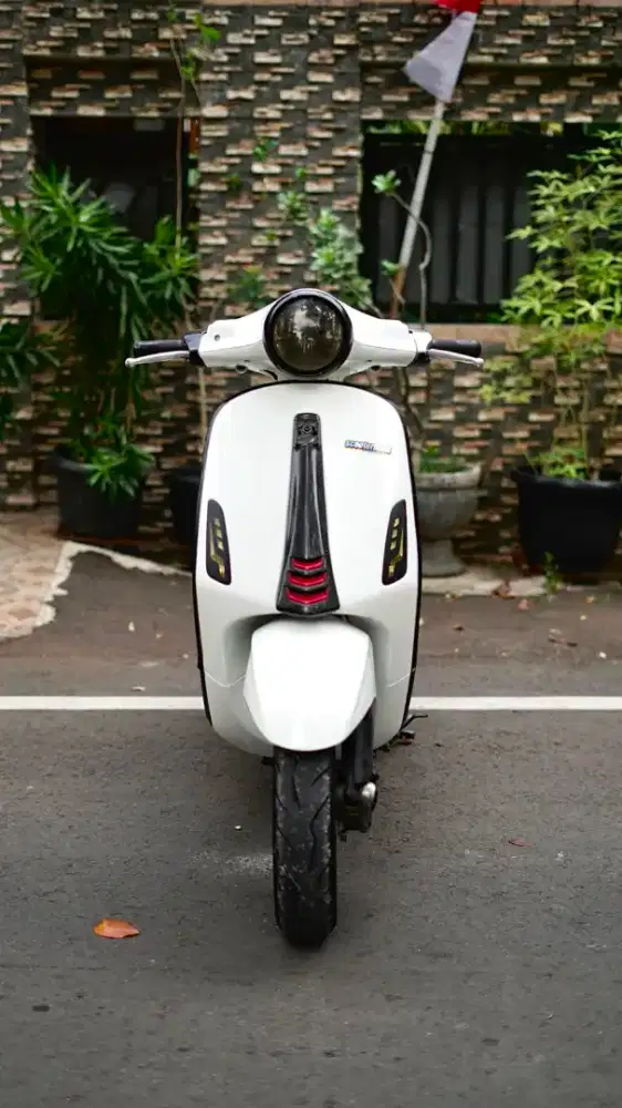VESPA PRIMAVERA 150 3V 2015 PUTIH - TERMURAH SEINDONESIA
