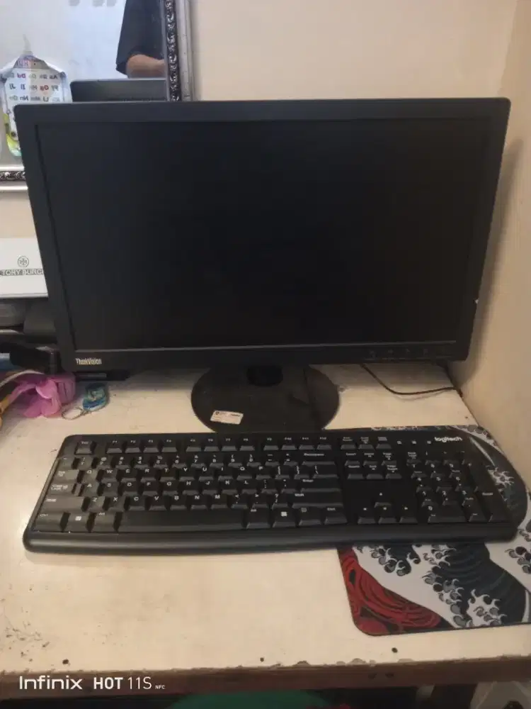 Komputer PC merk LENOVO