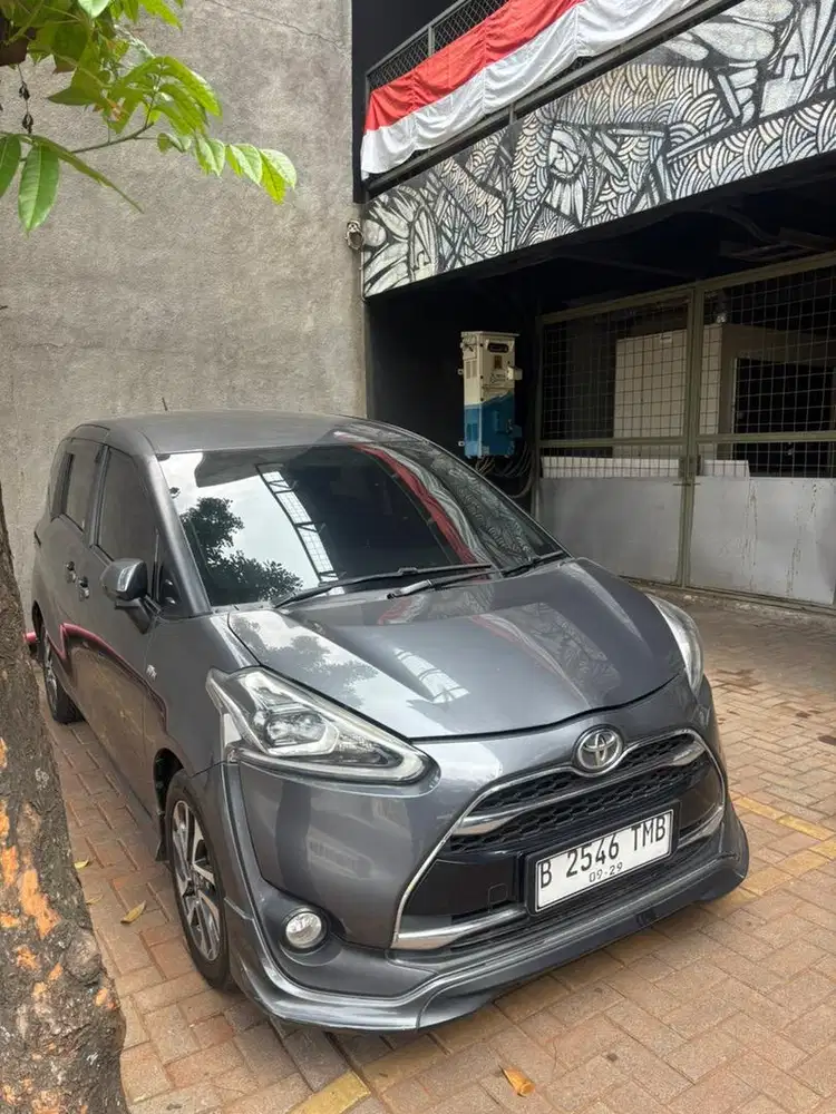 toyota sienta type Q tertinggi