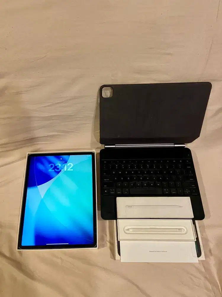 iPad Pro 12.9-inch Gen 4th + Apple Pencil + Keyboard Goojodoq
