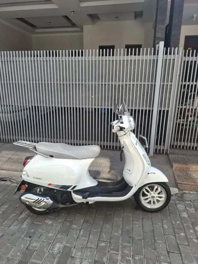 VESPA LX IGET 150CC ABS PUTIH 2025