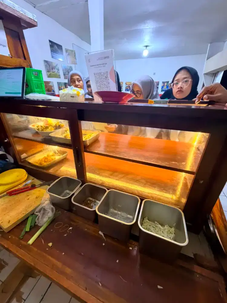 Lowongan Kerja Dibutuhkan Karyawati Resto