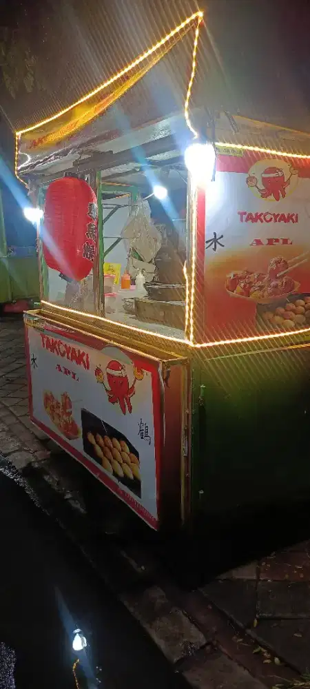 Jualan takoyaki, dan sostang