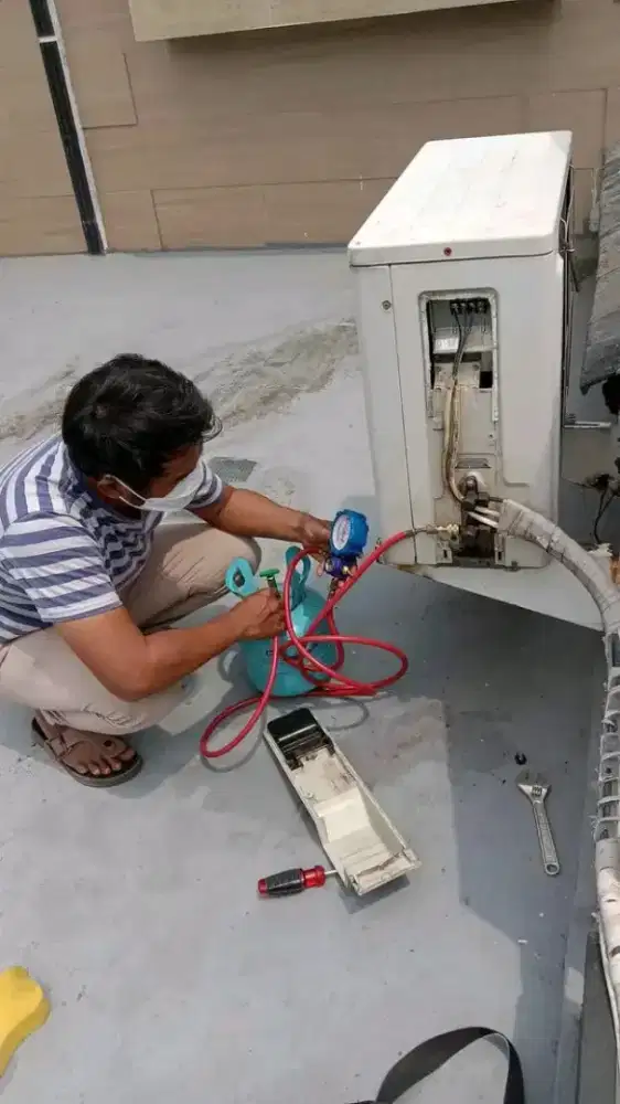 Jasa servis AC kulkas mesin cuci pompa air bongkar pasang AC dll