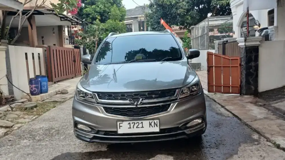 Wuling Cortez 1.5 L T Lux Plus Bensin AT. 2020.Abu-Abu Metalik.
