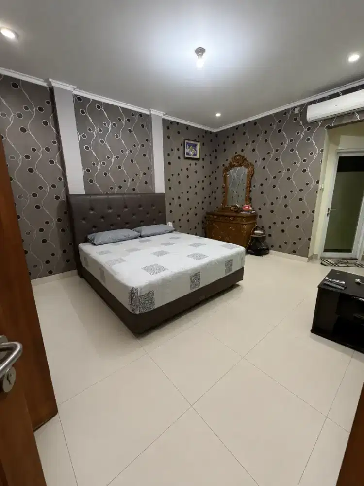 Jual rumah tengah kota