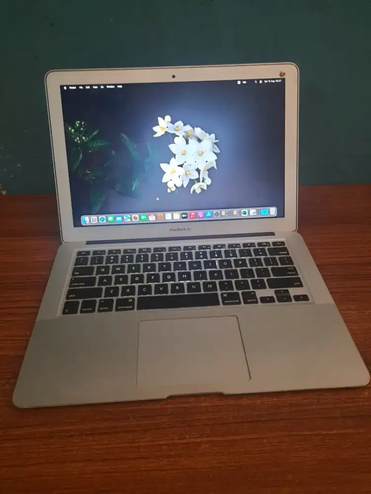 macbook air cto 13 inc i7 8/256 gb tinggal pakai enga ada pr