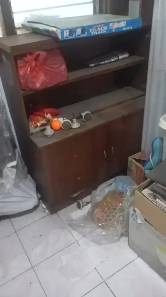 Lemari jati bekas