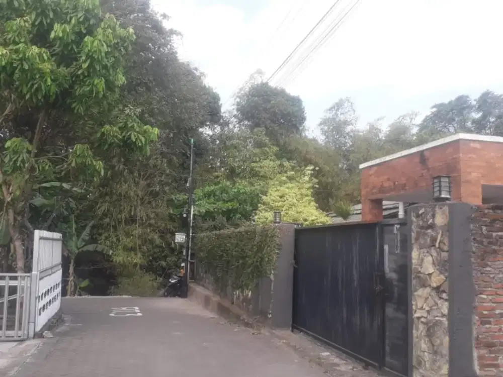 Dijual Rumah Asri Dengan Sisa Tanah Luas Lokasi Di Sinduadi Dekat JCM