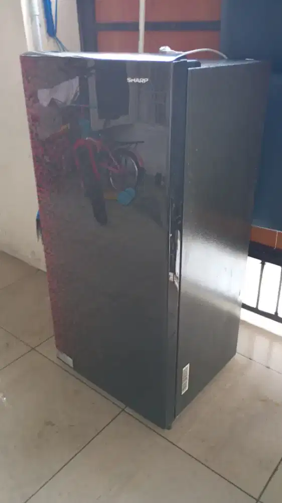 Kulkas 1 pintu mek sharp