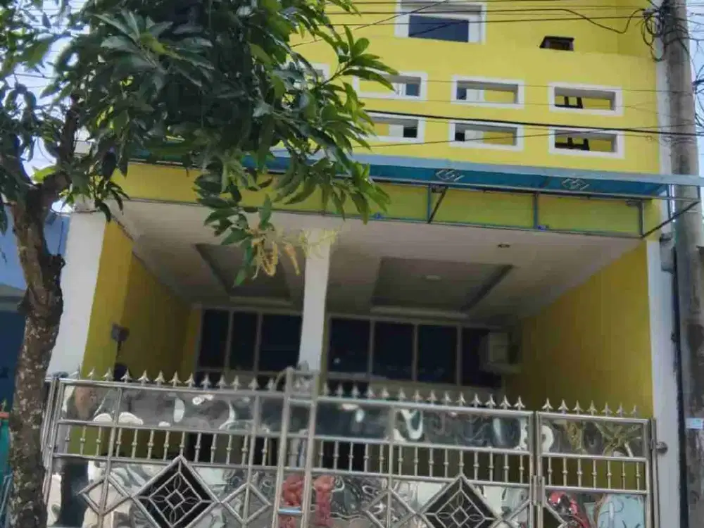 rumah mewah 3 lantai kokoh deket polda dan kp3b