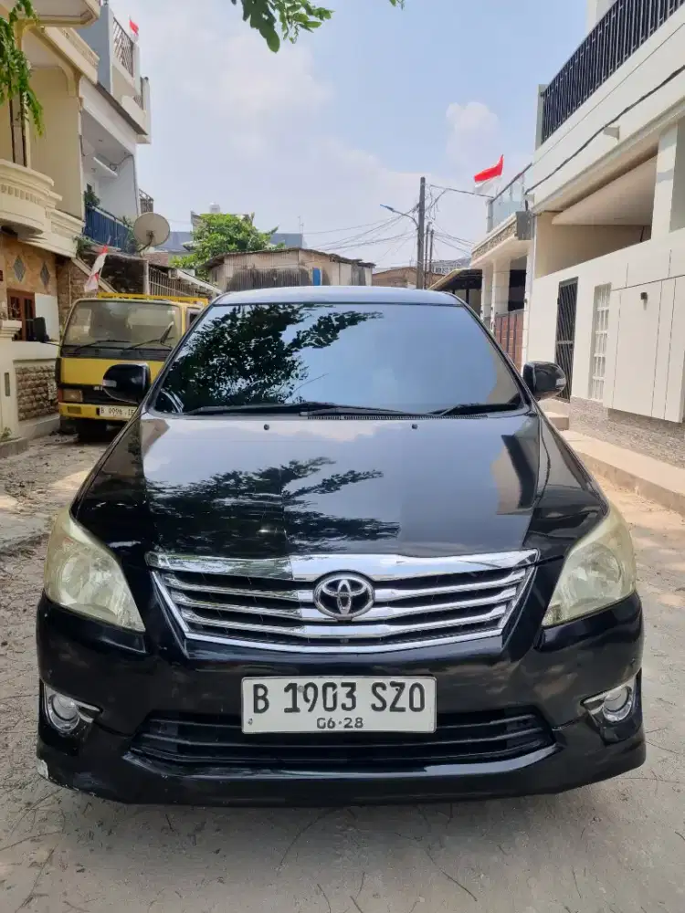 Kijang Innova 2.0 V Luxury  2012