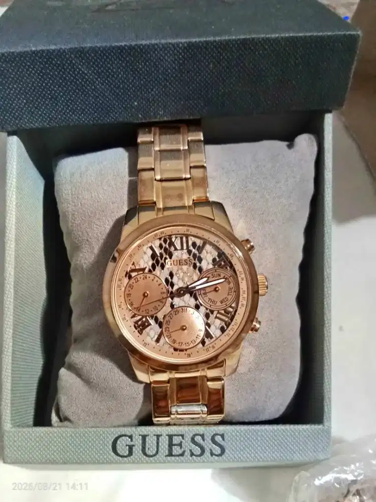 Jam tangan gues cewek
