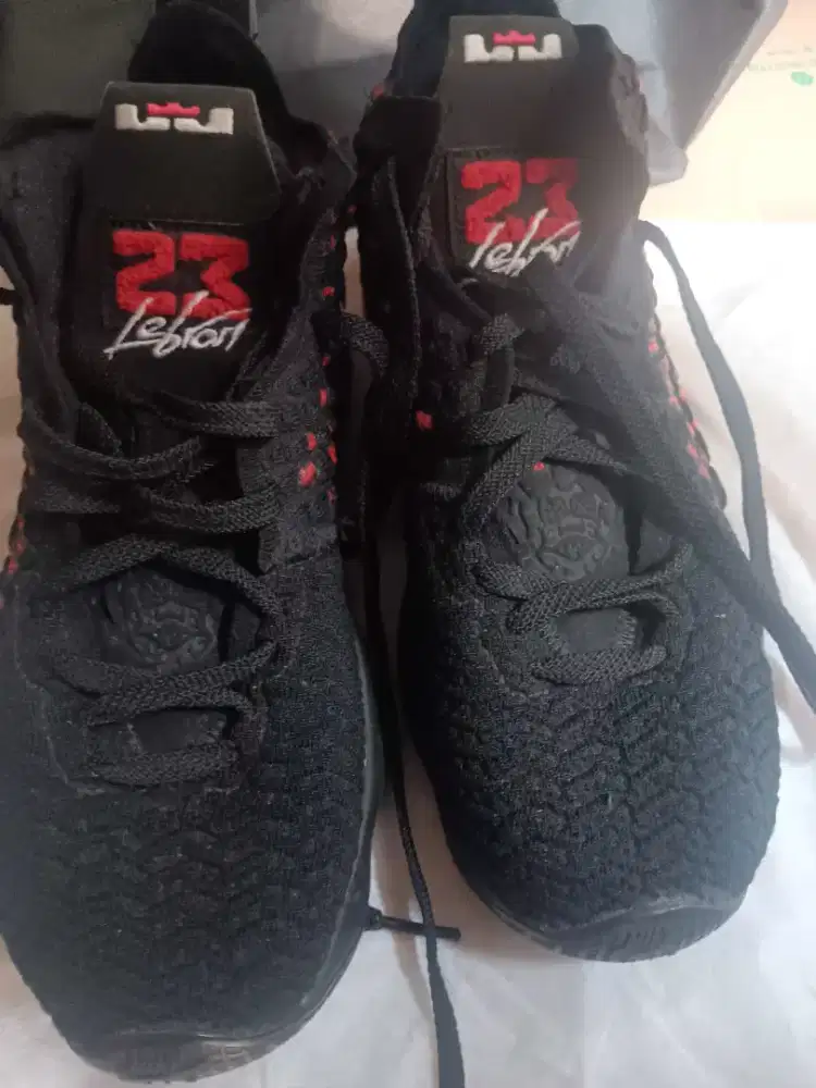 NIKE LeBron 17 Bred (Black/University Red) preloved bekas mulus