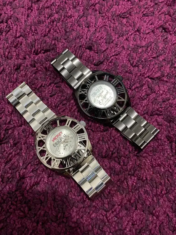 Jam tangan Mickey Mouse