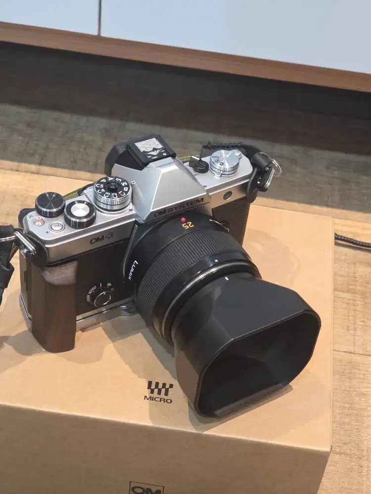 Olympus OM-3 with Lensa lumix G 42.5mm & Panasonic Lumix G 25mm MULUS