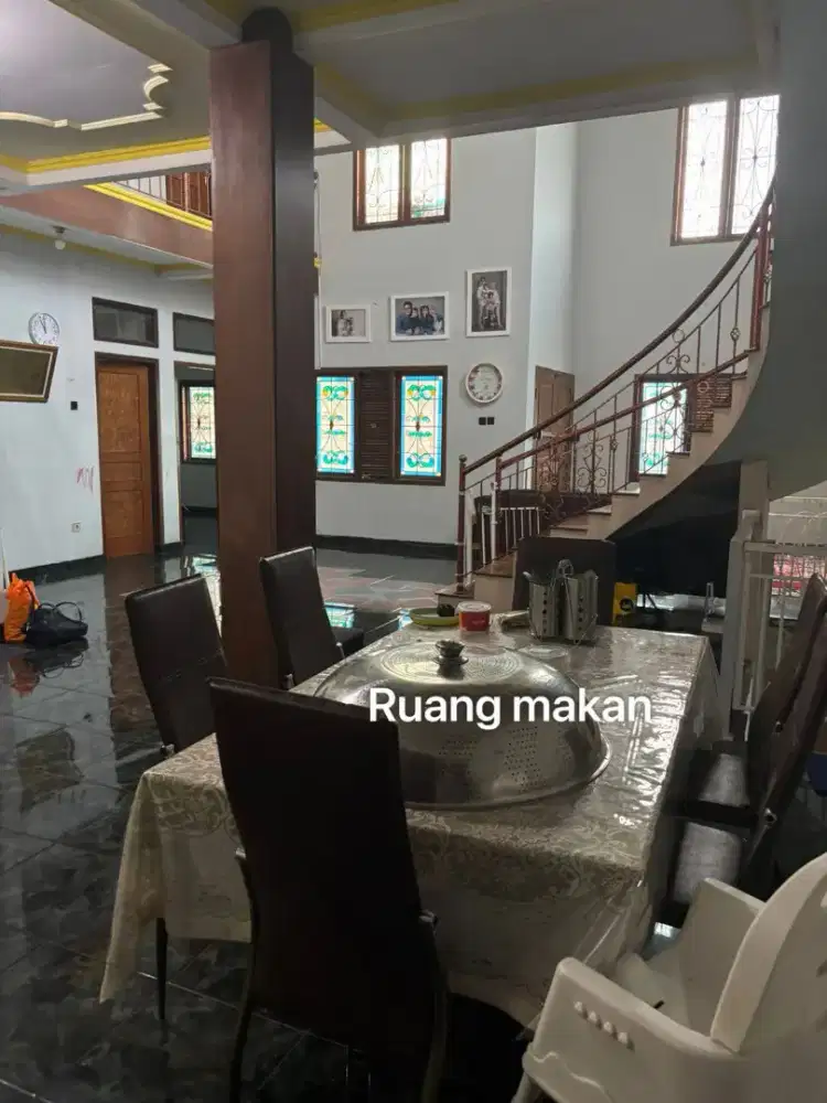 Disewakan Rumah/Ruang Usaha Besar Luas di Bandung