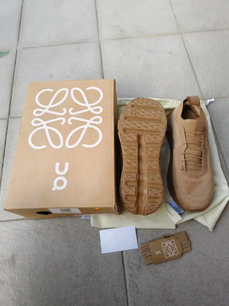 “LOEWE x On Cloudtilt Original Authentic – Rare – Kondisi Sangat Baik”