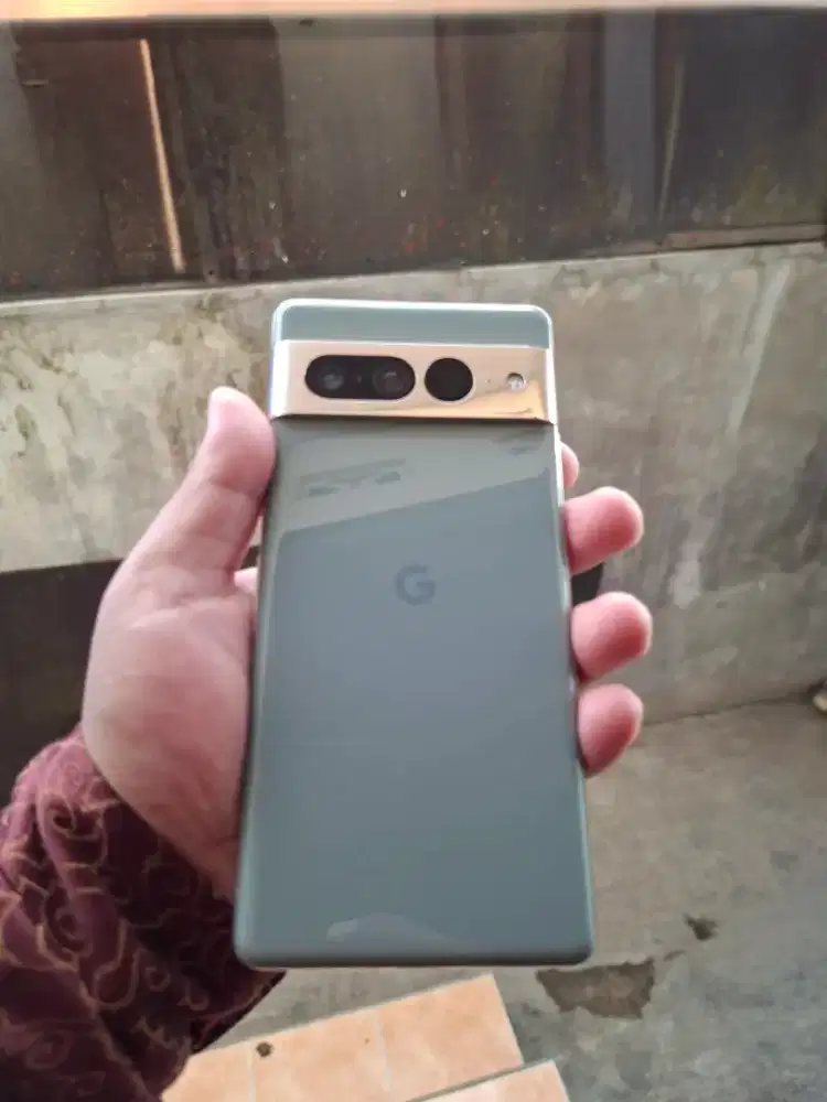 Dijual google pixel 7 pro internal 12/512GB warna hazel minus