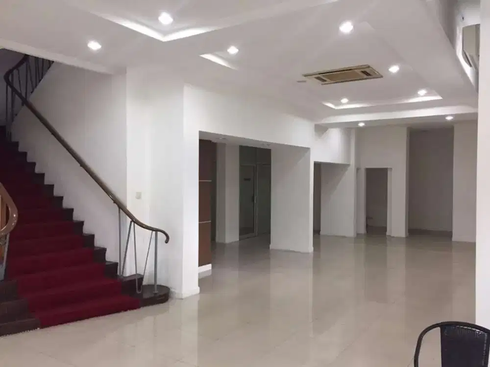 Rumah kolonial siap huni di kebayoran baru Jakarta